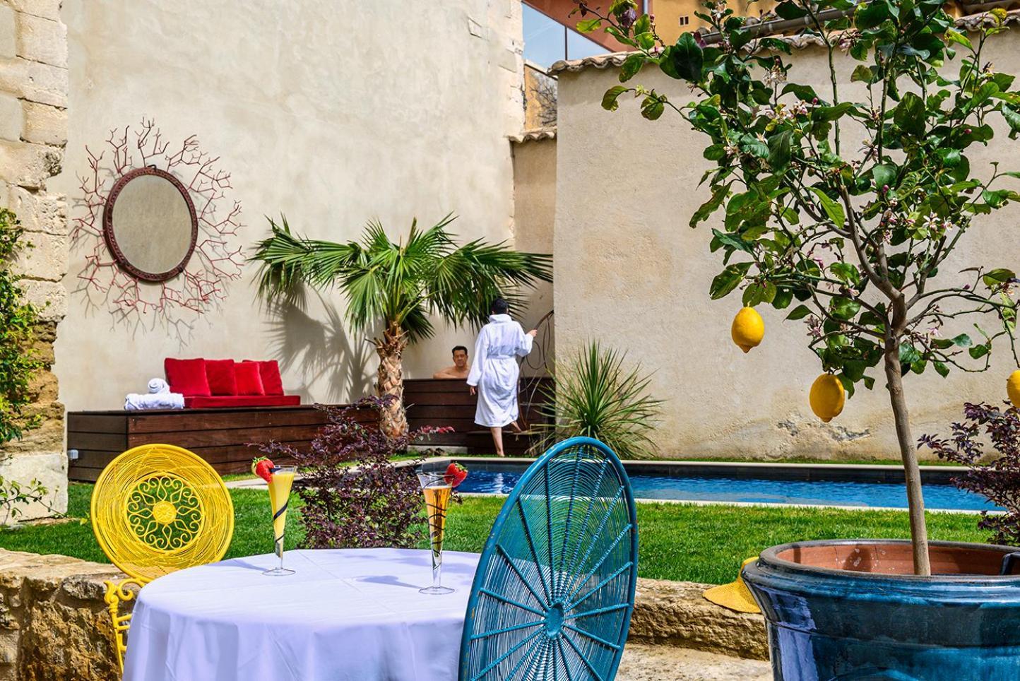 Palais Aoma, Hotel Particulier De Luxe En Provence LʼIsle-sur-la-Sorgue المظهر الخارجي الصورة